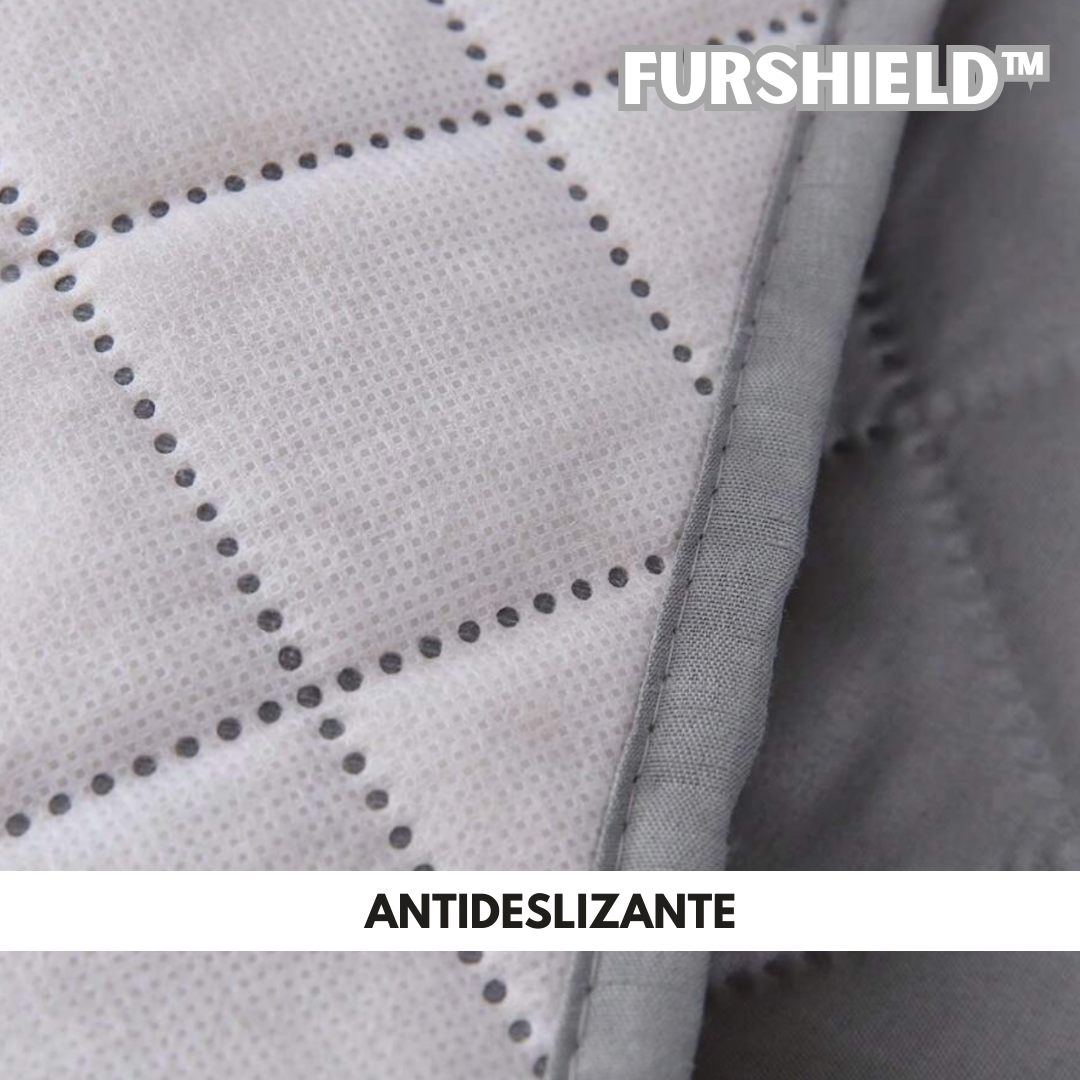 FurShield™ – Protector Impermeable y Antipelos para Sofá